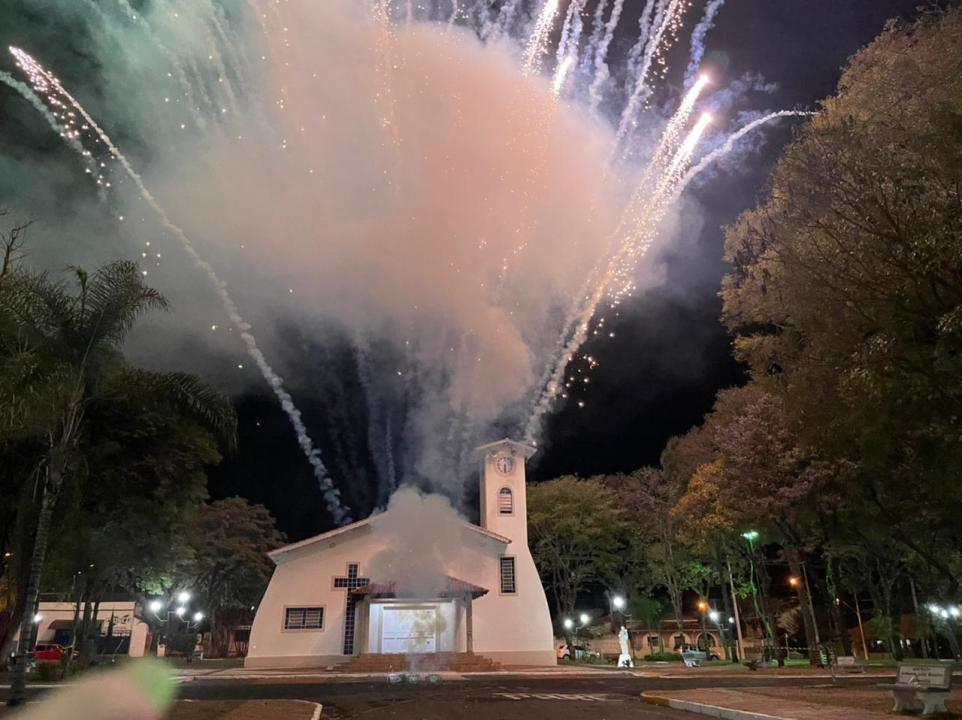 Foto 7 de 18 — Cidade da região faz primeira queima de fogos silenciosa da sua história